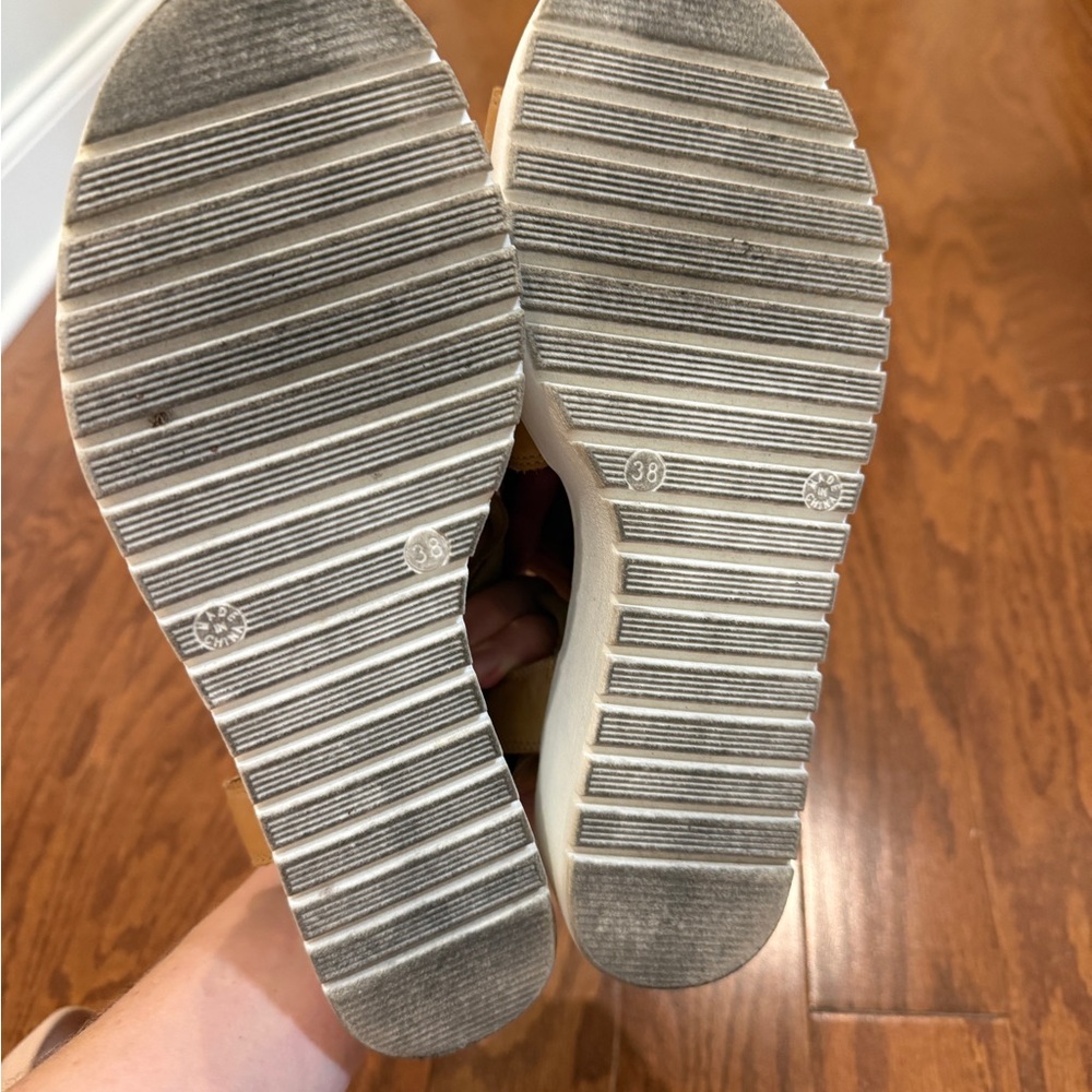 Silent D wedges - Picture 5 of 5